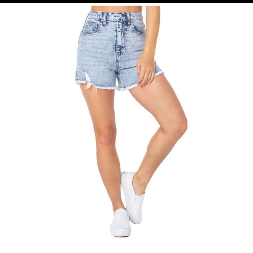— Celebrity Pink Junior Frayed Hem Hi-Rise Shorts